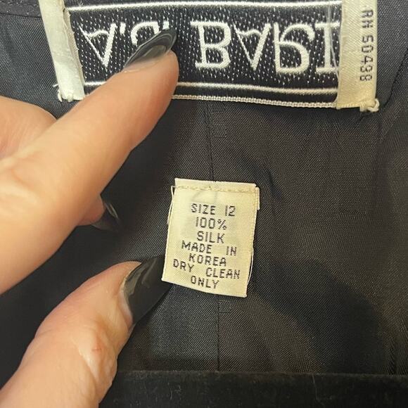 Vintage 80s Silk Floral Blue and Black Blazer with Rhinestone Button and Bow 1 - Picture 9 of 15